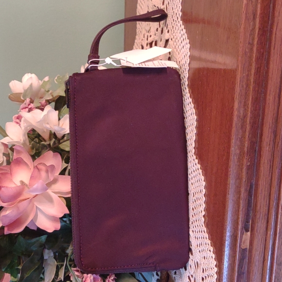 Lululemon Double Up Pouch NWT - Picture 2 of 7